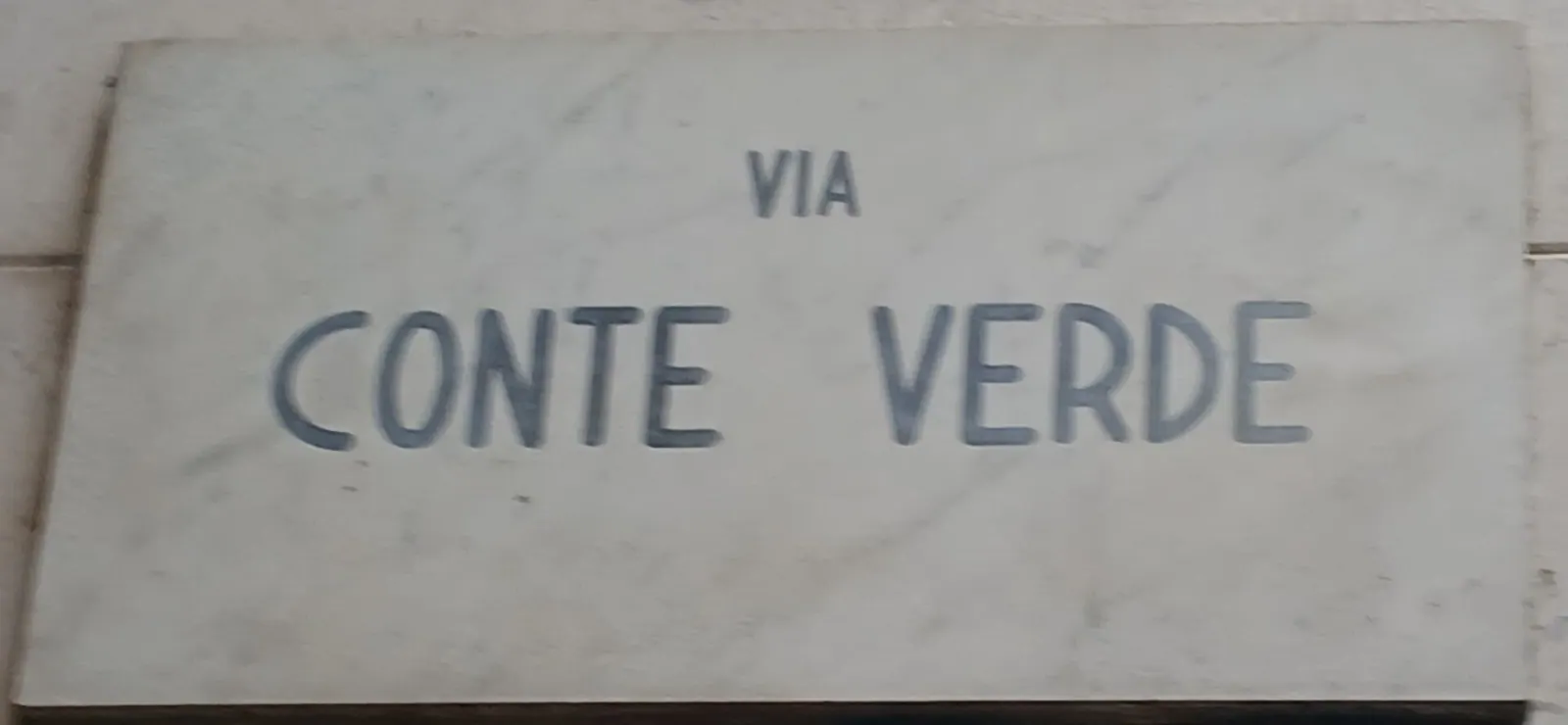 Targa stradale di via Conte Verde