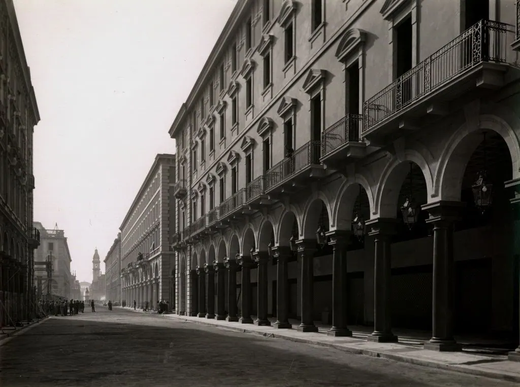 Via Roma a Torino in una fotografia d'epoca